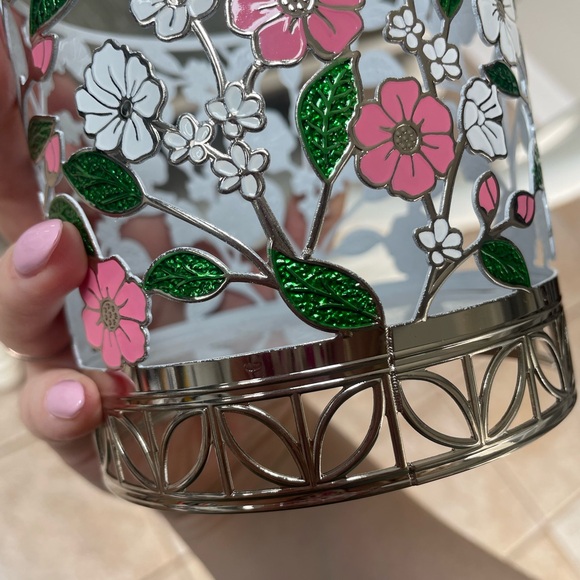 Bath & Body Works “Flower Toss” Floral 3 Wick Candle Holder - Picture 8 of 12